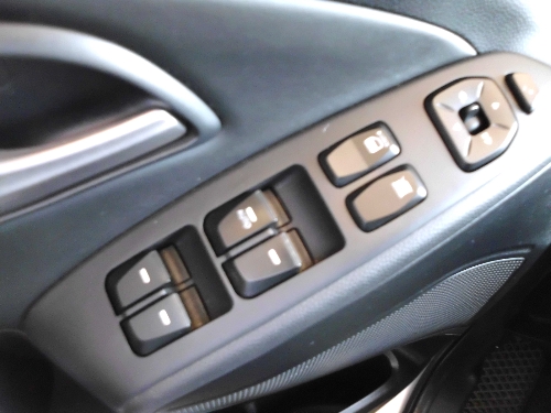 SUM優質車商聯盟-現代轎式休旅車 天窗 4WD