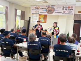達仁銀駕守護加馬,大武警宣導高齡換照及防制毒駕 達仁銀駕守護加馬,大武警宣導高齡換照及防制毒駕