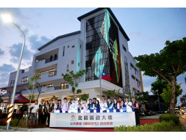 黃偉哲揭幕北區區政大樓公共藝術《映時浮光》打造夜間美學新地標