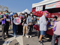 大寮戶政紅豆花田季設攤 「戶政資訊轉運站，驚喜紅不讓」