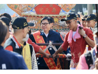 高雄三山媽祖暨白沙屯媽祖盛大合體遶境祈福 陳其邁祈願國泰民安