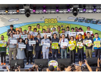台日大港水果祭盛大開幕 陳其邁：水果是最甜的外交 邀市民品嚐