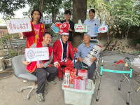 台電員工化身聖誕老人  寒冬送暖助孤老