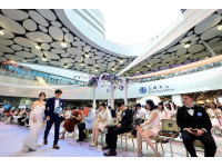 高雄火車站幸福啟程　陳其邁祝福115對新人百年好合