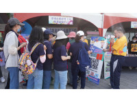 勞工局結合勞資運動會展現職訓成果  學員作品義賣助弱勢勞工房