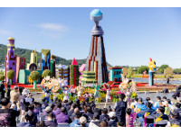 史上最大主花毯亮相！ 飛天小女警主題裝置與限定主題館領航花海