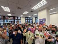 粽香傳溫情  百位寒士齊過節