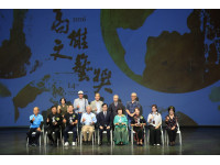 出席2026高雄文藝獎頒獎典禮　陳其邁：致敬城市靈魂 藝術與