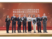 臺南勞工局深耕人才培育  榮獲勞動部TTQS金牌 由王鑫基局長帶領團隊北上接受頒獎
