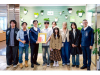 男大生阻危害擴大、國中生暖伴身障者過馬路 陳其邁公開表揚善行