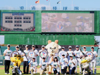 創紀錄！高醫體系首辦棒球家庭日  1700人齊聚寫下台鋼雄鷹