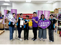 臺灣港務公司送芒果消暑 寒士「吃人一口，報人一斗 捲袖清溝迎