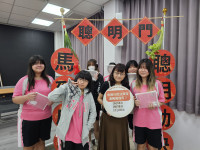 逾800名畢業生受惠！岡山戶政設「聰明門」送祝福　學子領證迎