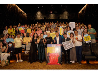 電影《失明》台中特映 林依晨首度監製 影迷感動哽咽