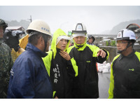 颱風山陀兒豪雨致太麻里溪水暴漲，縣長饒慶鈴親赴金峰鄉嘉蘭視察