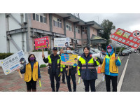 池上年貨大街關警掃街宣講「酒駕零容忍」及「打詐儀錶板」讓民眾