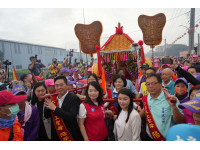 六房媽熱鬧過爐成千上萬信徒隨行祈福