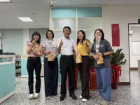 警察局局長蔡燕明送祝福祝賀警察媽媽們母親節快樂