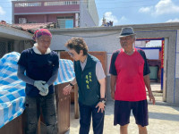 南市志工協助七股頂山社區清理災後家園副市長趙卿惠親赴現場慰問
