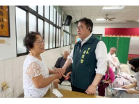 0728豪雨造成後壁積淹水黃偉哲第一時間趕赴現場關心居民安置