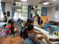 臺東縣警察局少年隊青春專案兒童法治宣導列車開入大南國小前往實