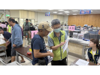 丹娜絲災後復原工作量大第一線公務員忙翻！黃偉哲：加班費全數核
