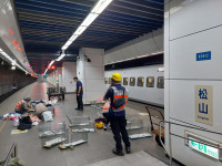 松山車站旅客寵物貓逃逸動保處配合臺鐵軌道斷電連日深夜進行救援