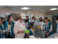 響應國際志工日暖心行動青年烘焙齊力送暖145份手作點心傳遞冬