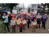 誕節前夕報佳音暖警心　加典教會攜手關山警傳遞平安與交通安全