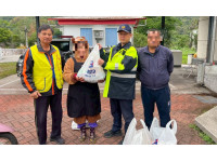 關山警落實社區警政寒冬送暖　攜手慈善會傳遞無敵暖流