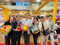 駐新加坡大使喜報佳音台南蜜棗在星狂銷供不應求