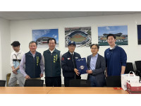 韓職NC恐龍隊臺南春訓黃偉哲探班發紅包賀歲