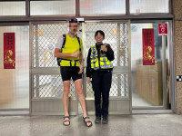 夜色裡的一盞明燈鹿野警為德籍環島單車客找到安心落腳處