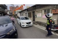 新春祈福不掃興！關渡宮香客車輛拋錨北投警及時出手相助