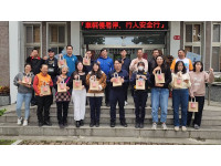 我三八、我驕傲！關山警分局長龔士哲暖心贈禮　向女力同仁致敬