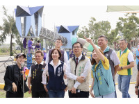 黃偉哲帶領小朋友開箱鄭成功紀念公園新遊具 打造安南區寓教於樂
