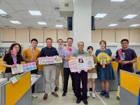 臺南市政府體育局母親節前夕關懷同仁身心紓壓活動結合贈花傳遞溫