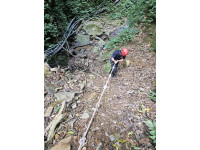 婦人登山失足北投警積極搜索山區協助救援