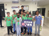 穿梭校園與市場年輕東警跨世代傳遞交通安全觀念