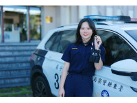 青春專案創意宣導　成功分局推出限量警察文創好禮　邀民眾互動抽