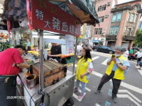 臺北市市場處持續推廣夜市美食之餘，也同步向夜市攤販宣導投保產