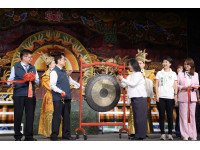 明華園百年歌仔戲再啟新篇 黃偉哲見證「戲巢藝術館」開館