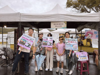雨中宣導不打烊！關山警前進「池光稻影」　交安防詐問答獲熱烈回