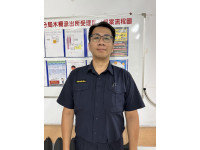 雷雨車潮遇拋錨　文山警及時出手解圍